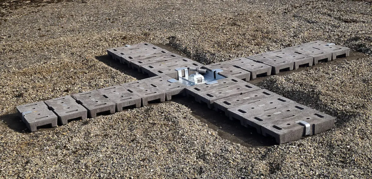 Tractel Anschlagpunkt Mobifor – Systemübersicht mit Betongewichten und zentraler Verbindungsplatte