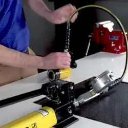 Entlüften eines Enerpac Hydraulikzylinders Entlüften eines Enerpac Hydraulikzylinders