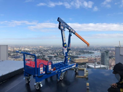 Wienold Werkstattkran MFC lange Ausführung auf einem Flachdach