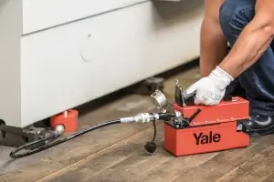 Yale Akku-Hydraulikpumpe PYB Anwendung mit Schultergurt